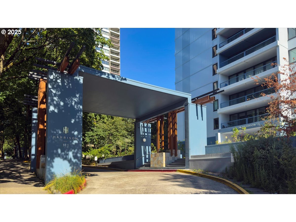 111 Southwest Harrison Street, Unit 4F Portland, OR 97201 - Photo 2 of 37 Exterior