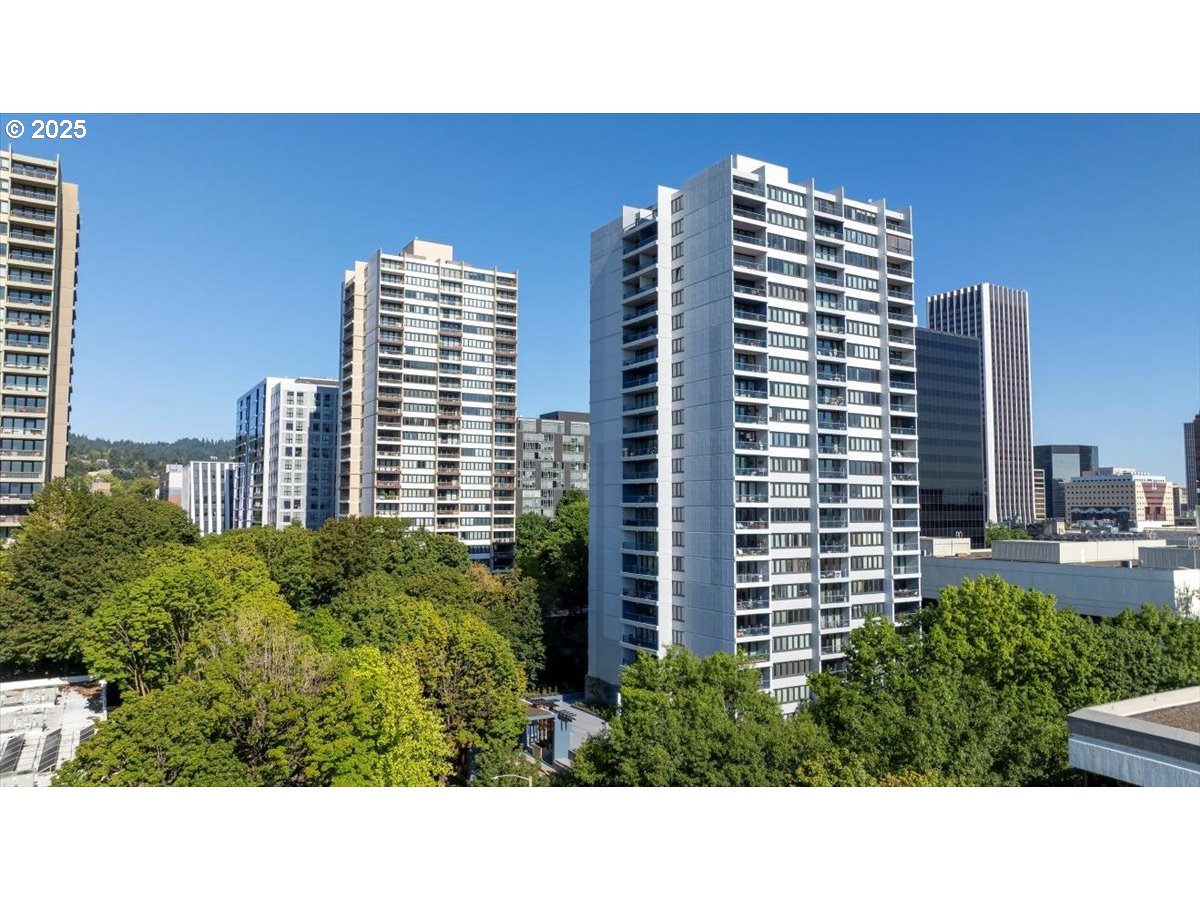 111 Southwest Harrison Street, Unit 4F Portland, OR 97201 - Photo 32 of 37 Drone View/UAV