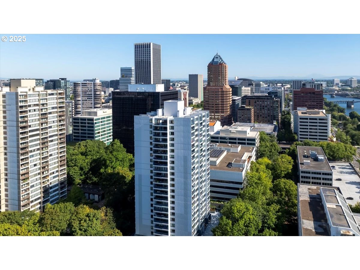 111 Southwest Harrison Street, Unit 4F Portland, OR 97201 - Photo 33 of 37 Drone View/UAV