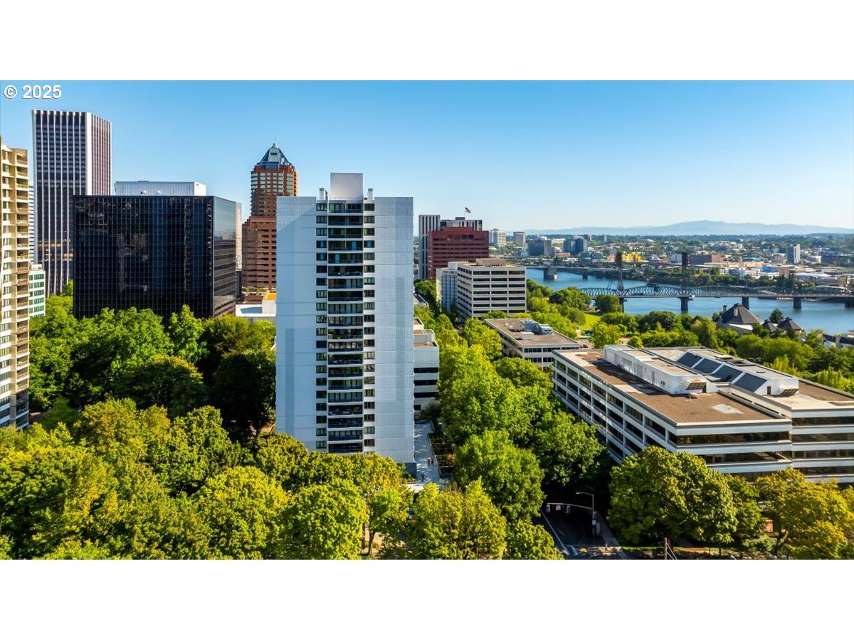 111 Southwest Harrison Street, Unit 4F Portland, OR 97201 - Photo 34 of 37 Drone View/UAV