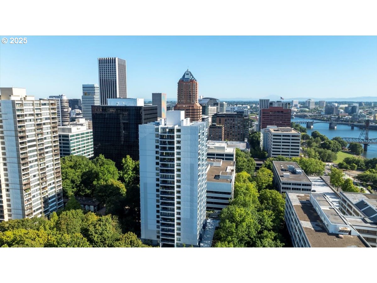 111 Southwest Harrison Street, Unit 4F Portland, OR 97201 - Photo 35 of 37 Drone View/UAV