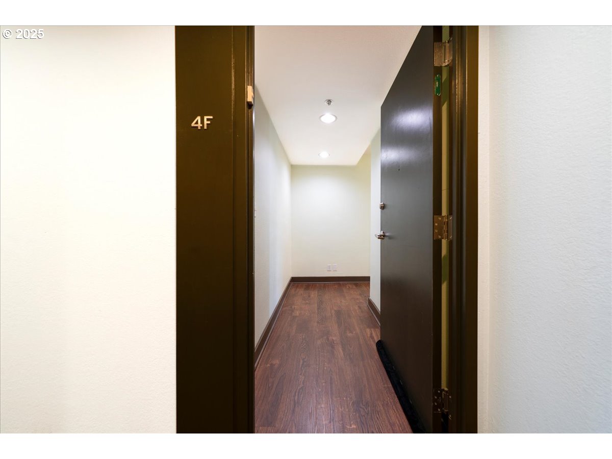 111 Southwest Harrison Street, Unit 4F Portland, OR 97201 - Photo 5 of 37 Entrance/Foyer