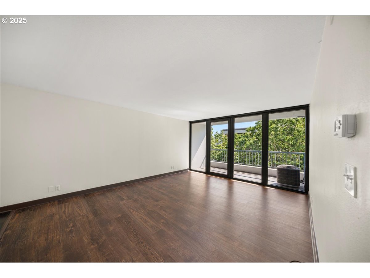 111 Southwest Harrison Street, Unit 4F Portland, OR 97201 - Photo 7 of 37 Living Room
