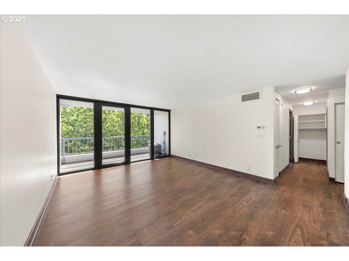 111 Southwest Harrison Street, Unit 4F Portland, OR 97201 - Photo 8 of 37 Living Room