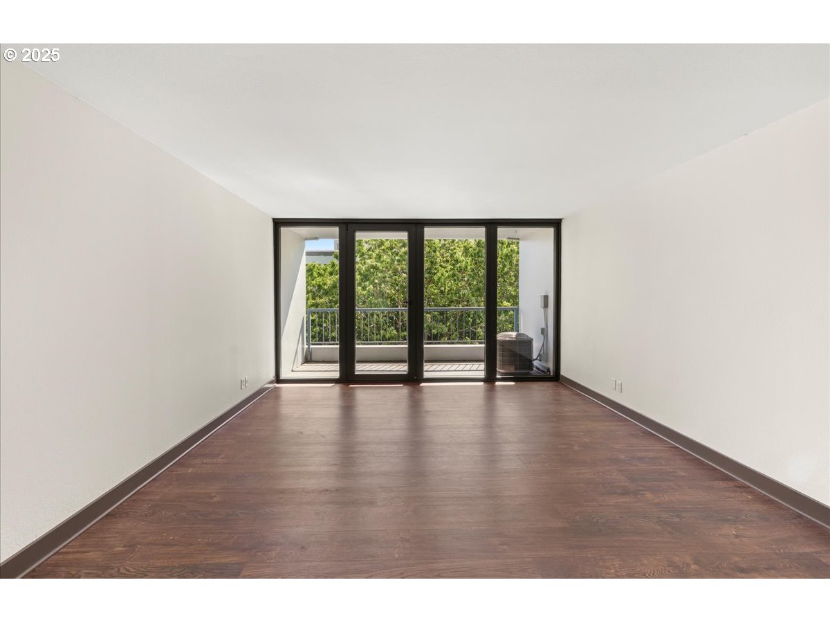 111 Southwest Harrison Street, Unit 4F Portland, OR 97201 - Photo 9 of 37 Living Room