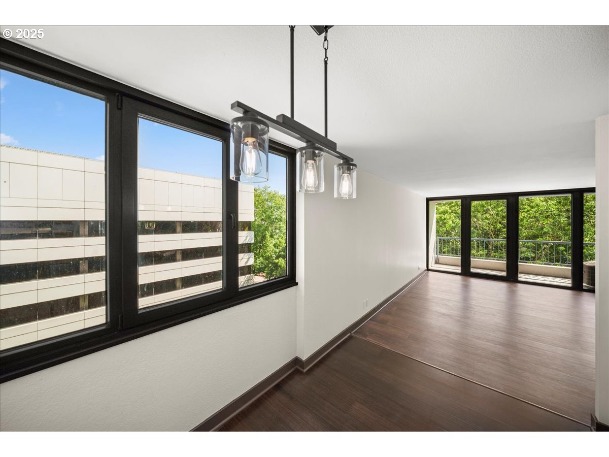 111 Southwest Harrison Street, Unit 4F Portland, OR 97201 - Photo 10 of 37 Living Room