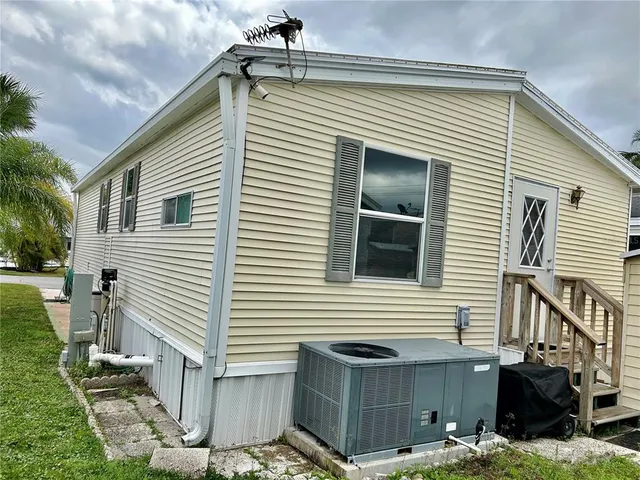 a view of a house with backyard