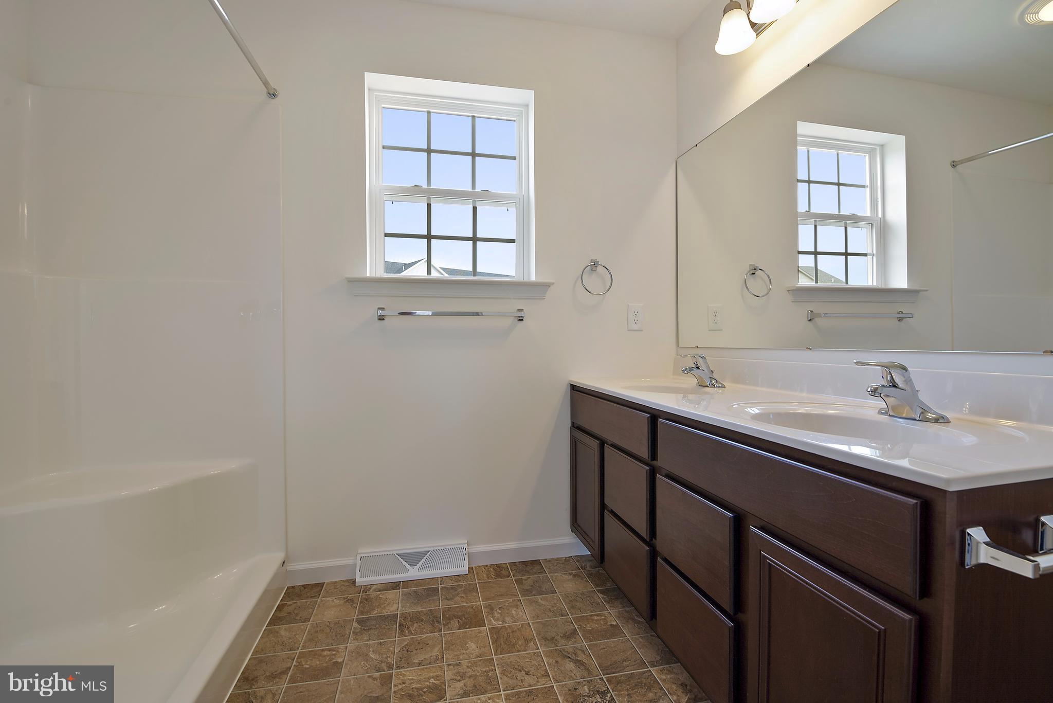 865 Ripple Drive, Unit 65 Hanover, PA 17331 - Photo 19 of 26 Owner's Bath