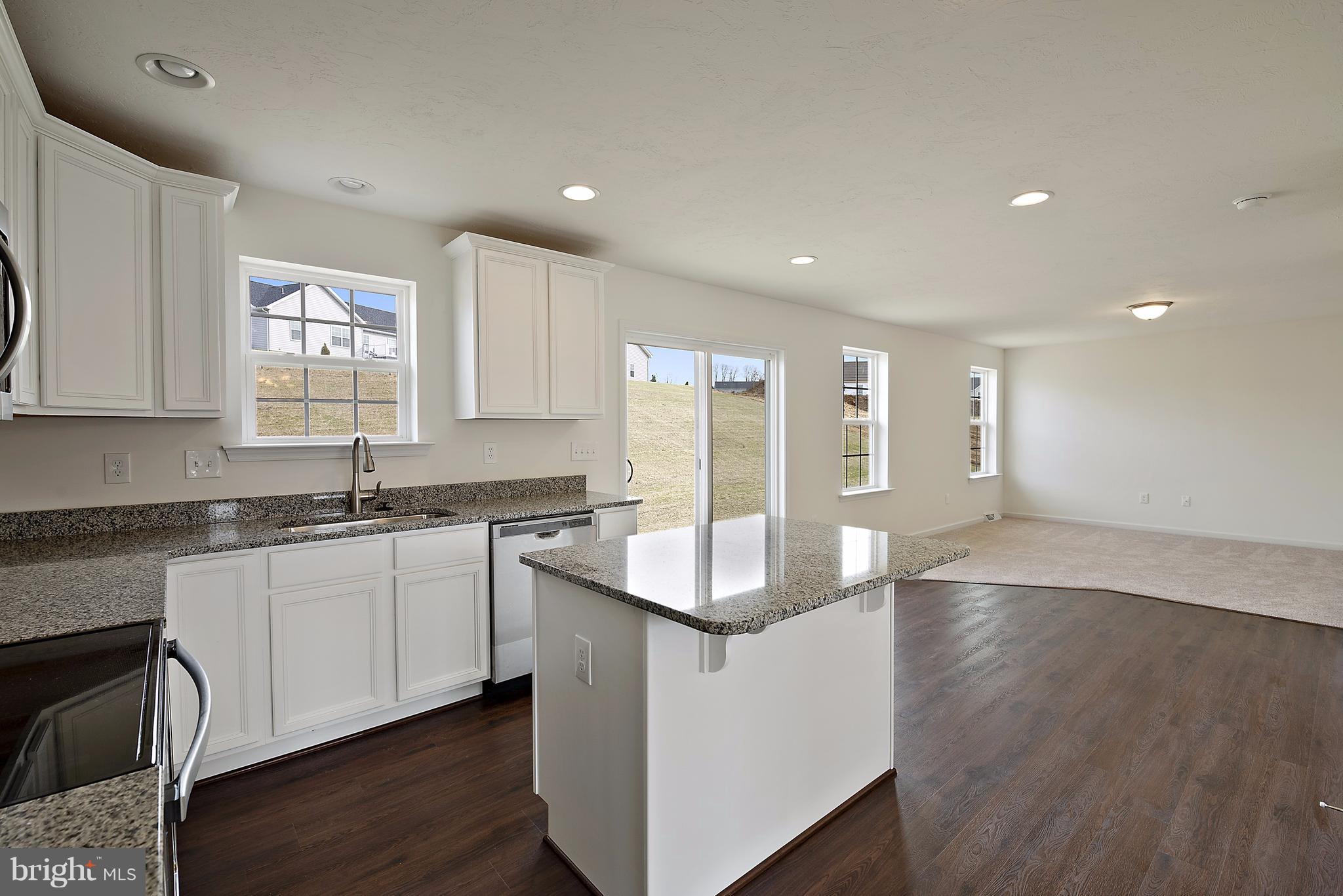 865 Ripple Drive, Unit 65 Hanover, PA 17331 - Photo 10 of 26 Kitchen