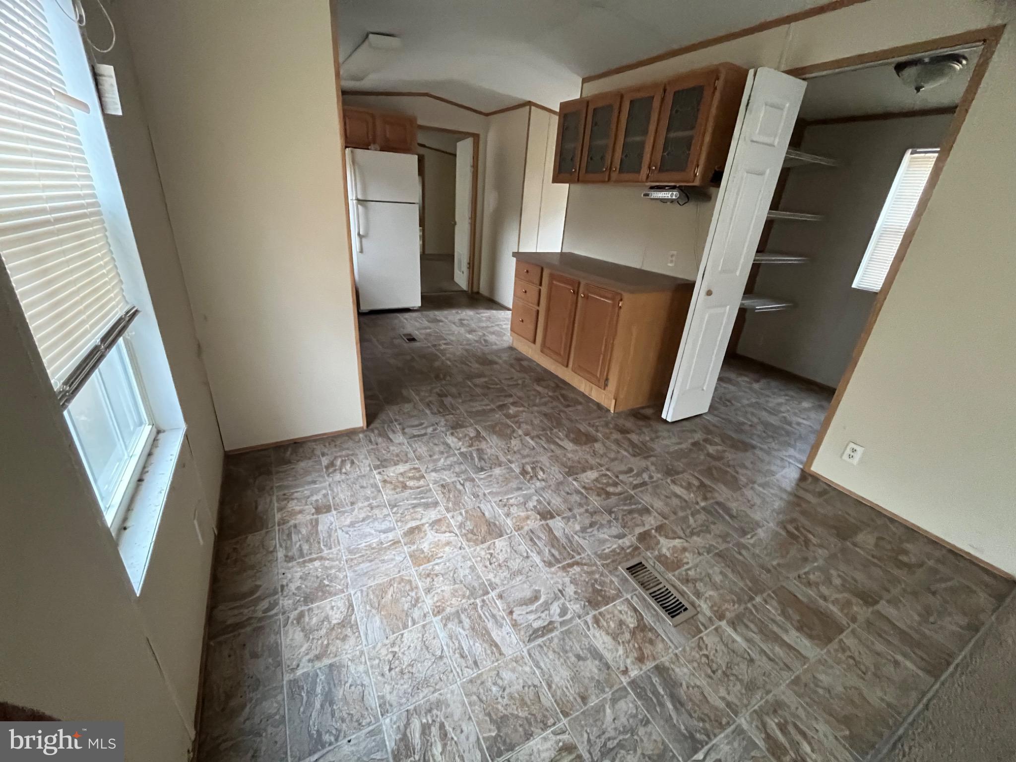 Spacious kitchen with modern finishes.