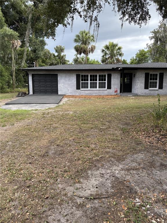 2911 Williams Road Plant City, FL 33565 - Photo 4 of 51 a front view of house with yard and trees around