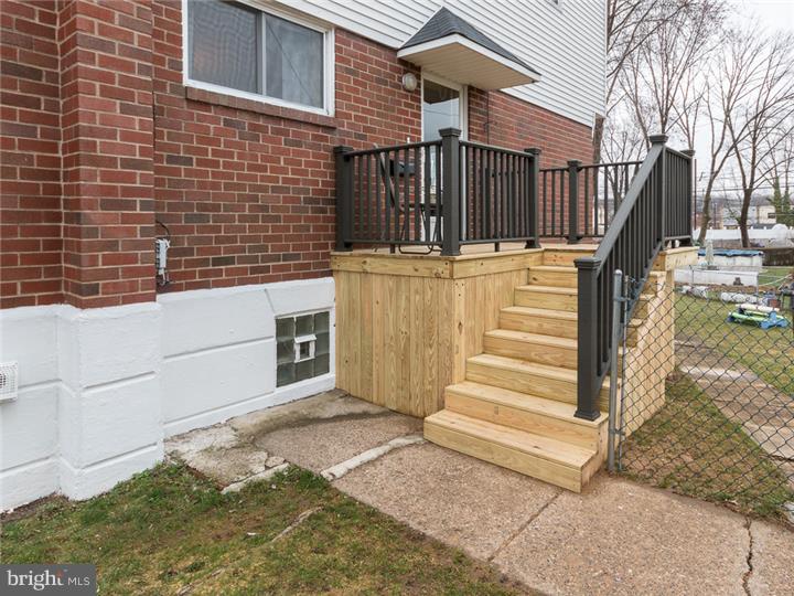 9005 Eastview Road Philadelphia, PA 19152 - Photo 2 of 21 Exterior Side