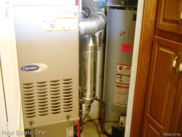 6536 Mayfair Road Utica, MI 48317 - Photo 12 of 17 DSCN5192.JPG