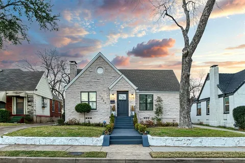 $425,000 | 1223 East Waco Avenue, Dallas, TX 75216