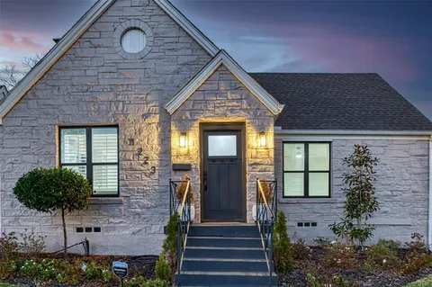 $425,000 | 1223 East Waco Avenue, Dallas, TX 75216