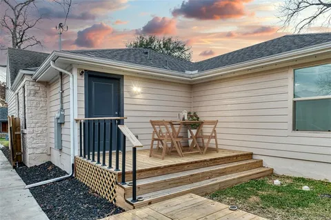 $425,000 | 1223 East Waco Avenue, Dallas, TX 75216