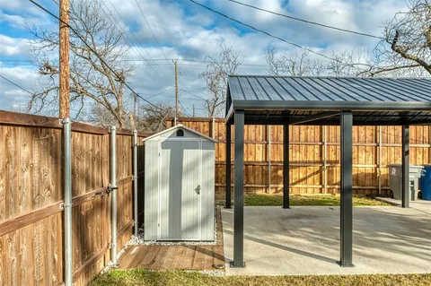 $425,000 | 1223 East Waco Avenue, Dallas, TX 75216