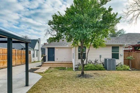 $425,000 | 1223 East Waco Avenue, Dallas, TX 75216