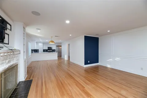 $425,000 | 1223 East Waco Avenue, Dallas, TX 75216