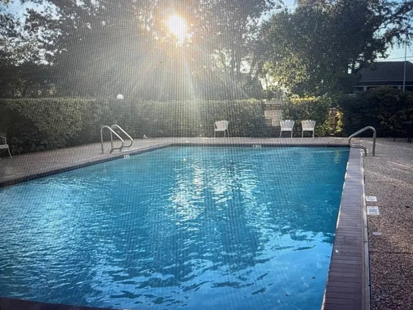 a view of a back yard