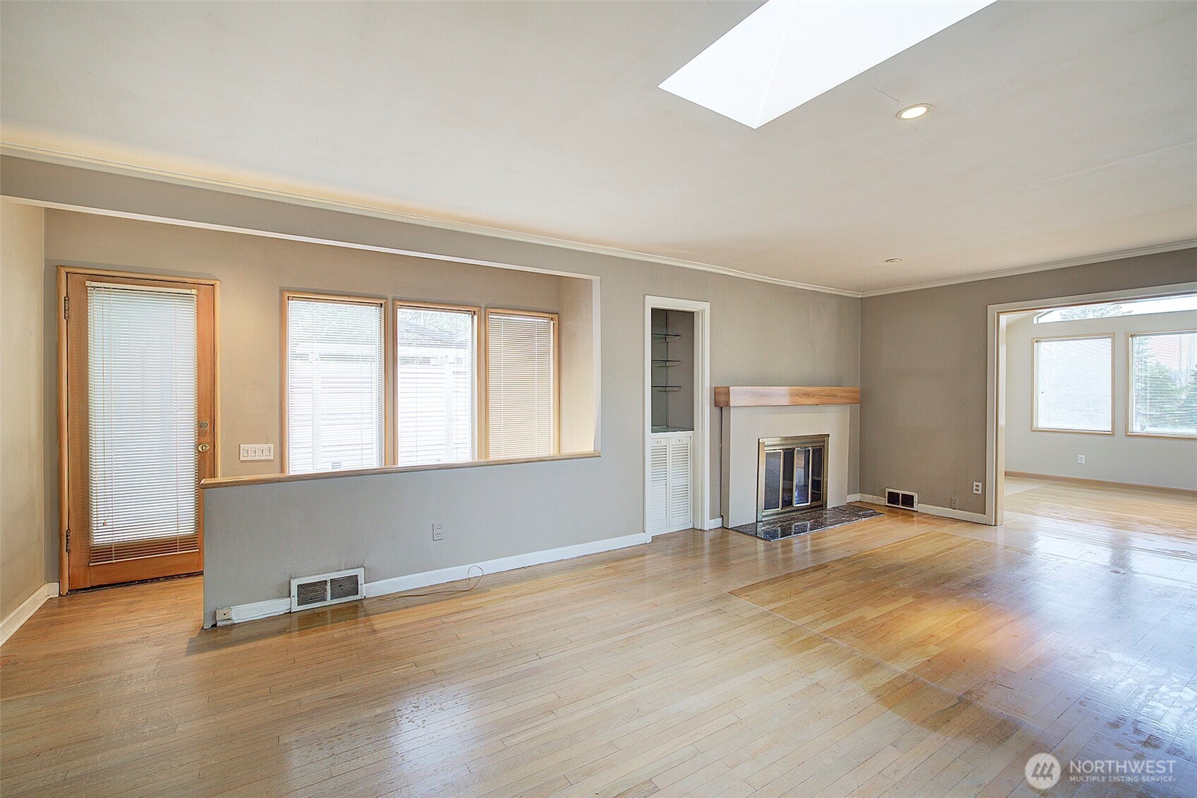 2559 Northeast 98th Street Seattle, WA 98115 - Photo 13 of 27