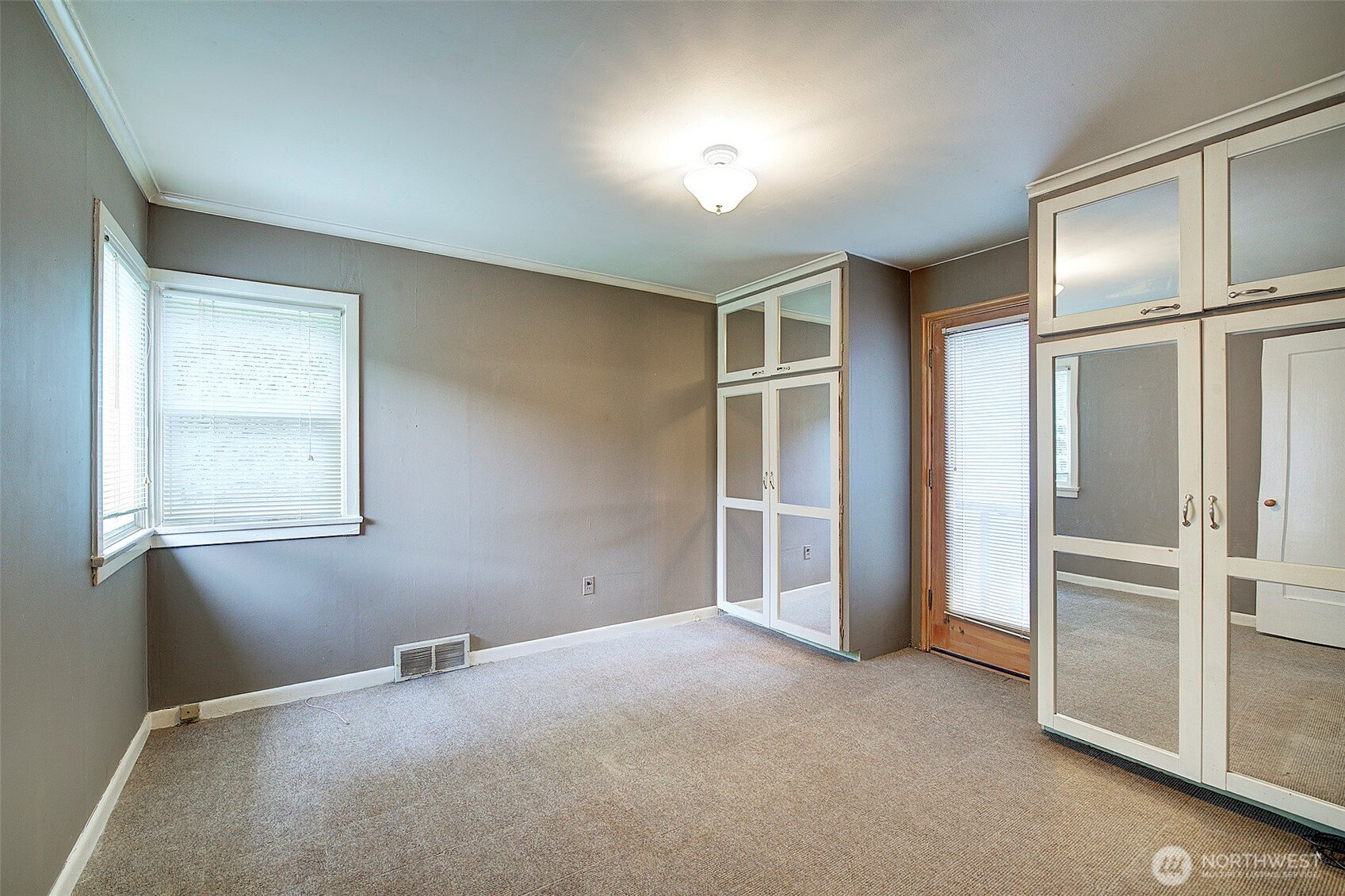 2559 Northeast 98th Street Seattle, WA 98115 - Photo 19 of 27