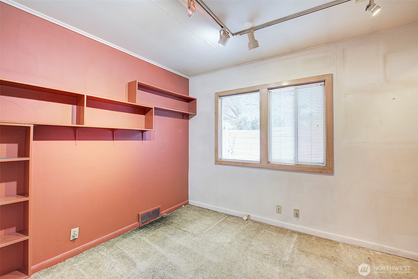 2559 Northeast 98th Street Seattle, WA 98115 - Photo 22 of 27