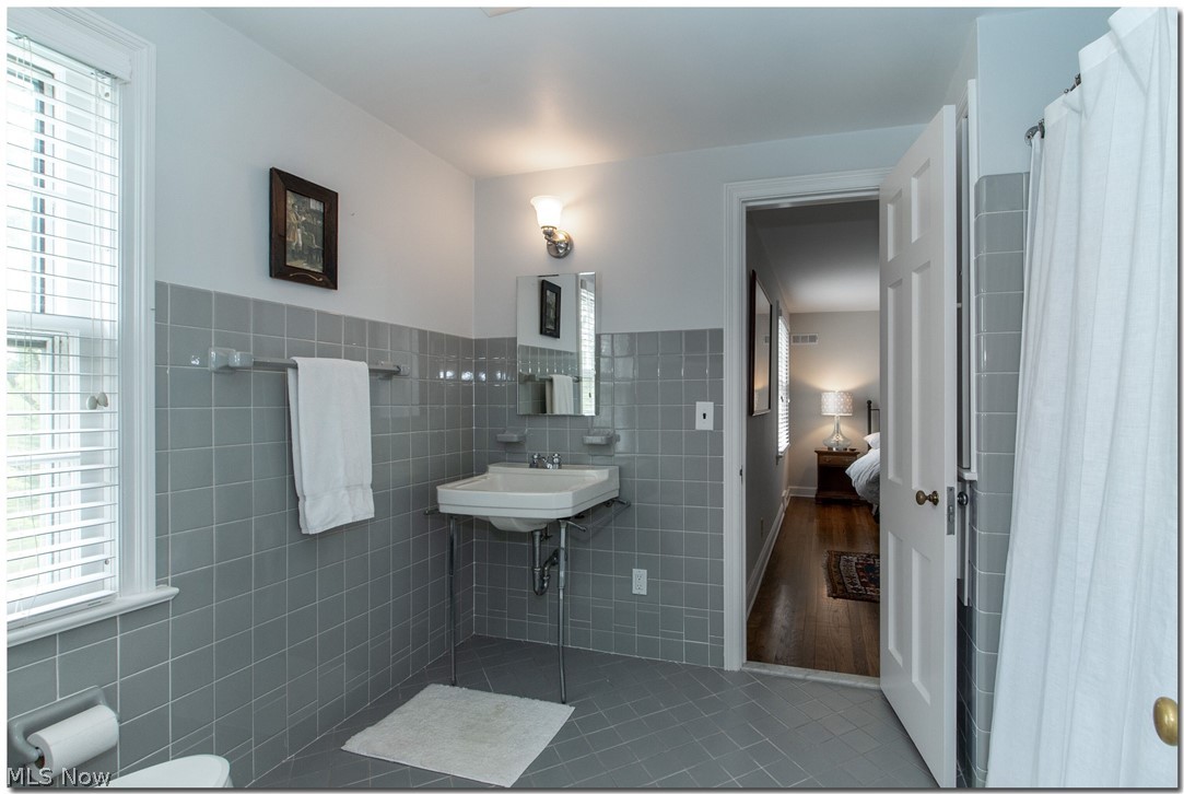 33955 Old Kinsman Road Hunting Valley, OH 44022 - Photo 28 of 35 This on-trend, gray and white Jack and Jill bath connects two bedrooms.
