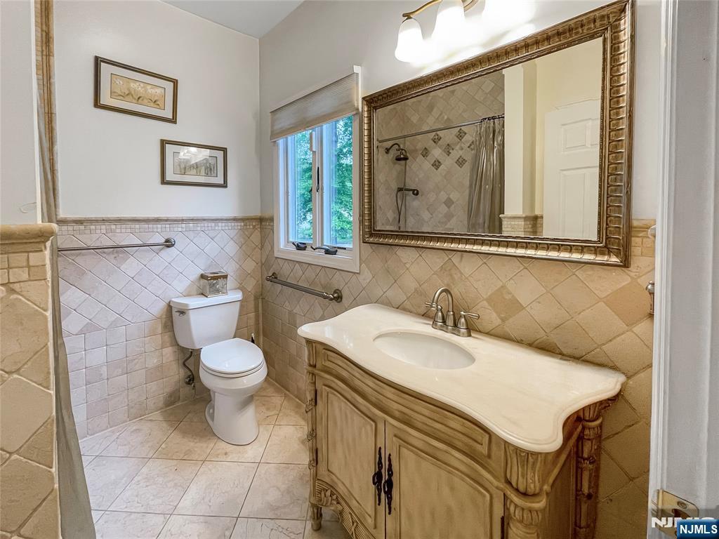445 Nevada Street Paramus, NJ 07652 - Photo 28 of 50