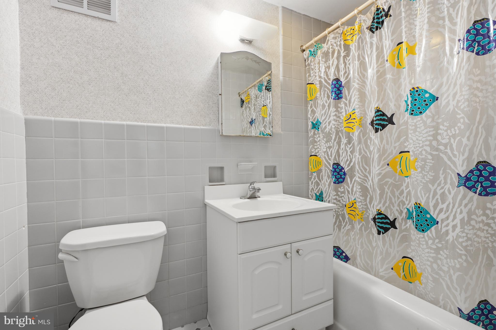 775 River Road Yardley, PA 19067 - Photo 38 of 75 Main level hall bath
