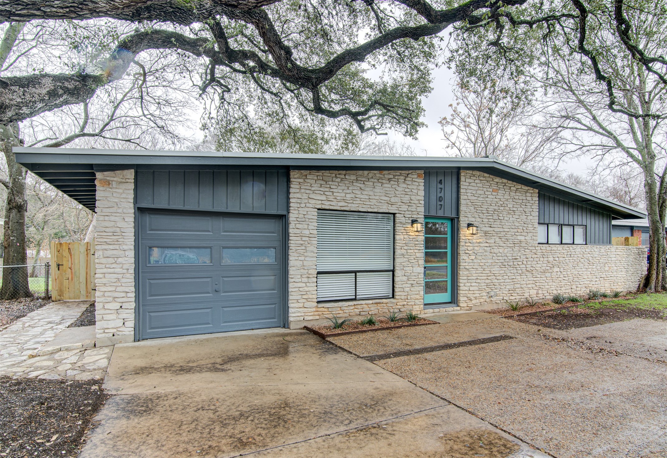 4707 Manchaca Road Austin, TX 78745 - Photo 2 of 23