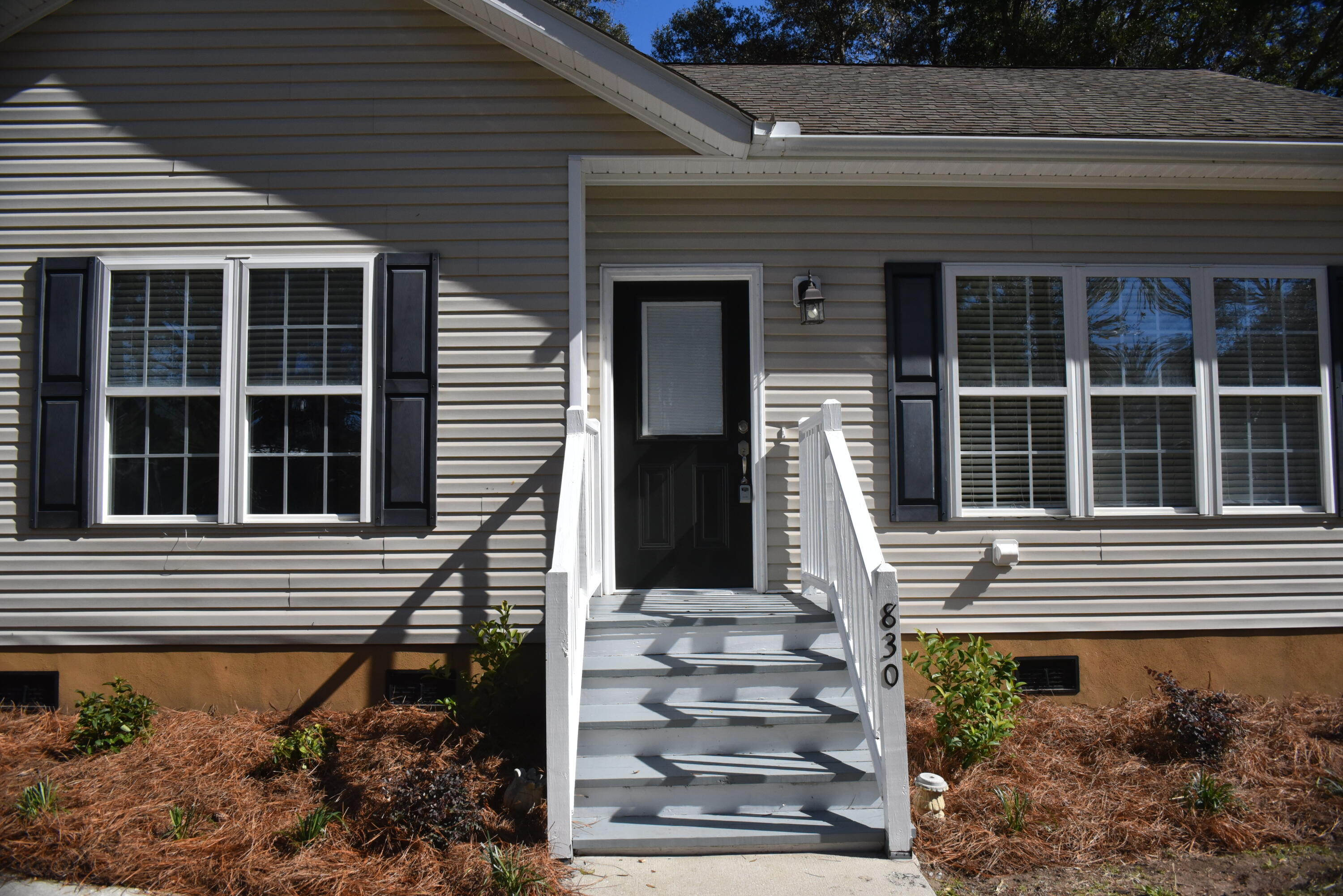 830 Jordan Street James Island, SC 29412 - Photo 3 of 34 DSC_2123