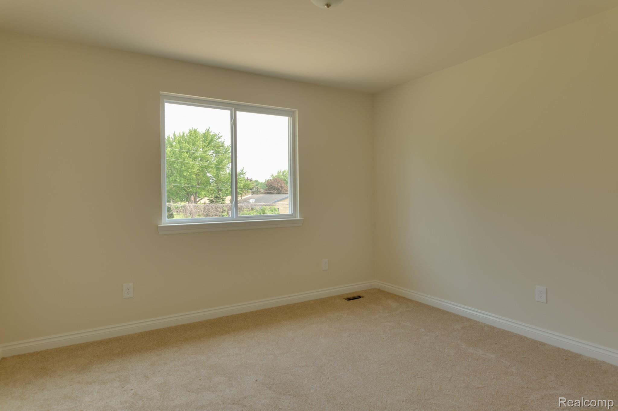 18957 Faulman Road Clinton Township, MI 48035 - Photo 32 of 39 18957Faulman-31.jpg