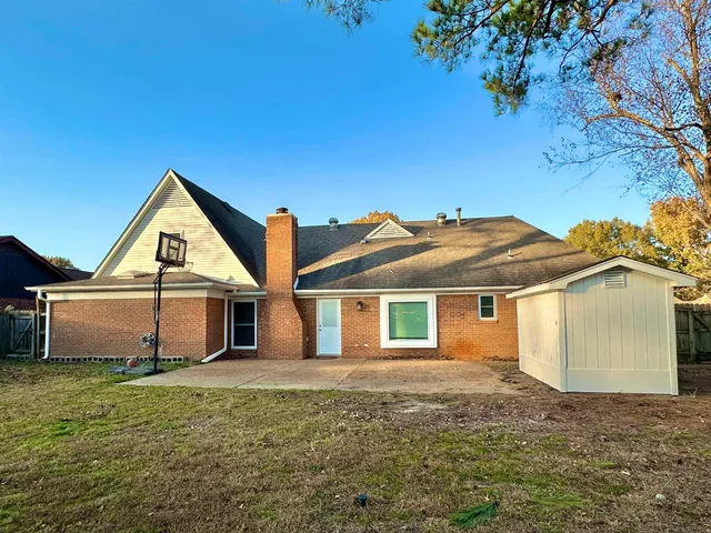 $289,000 | 7475 Kingsland Drive, Memphis, TN 38125