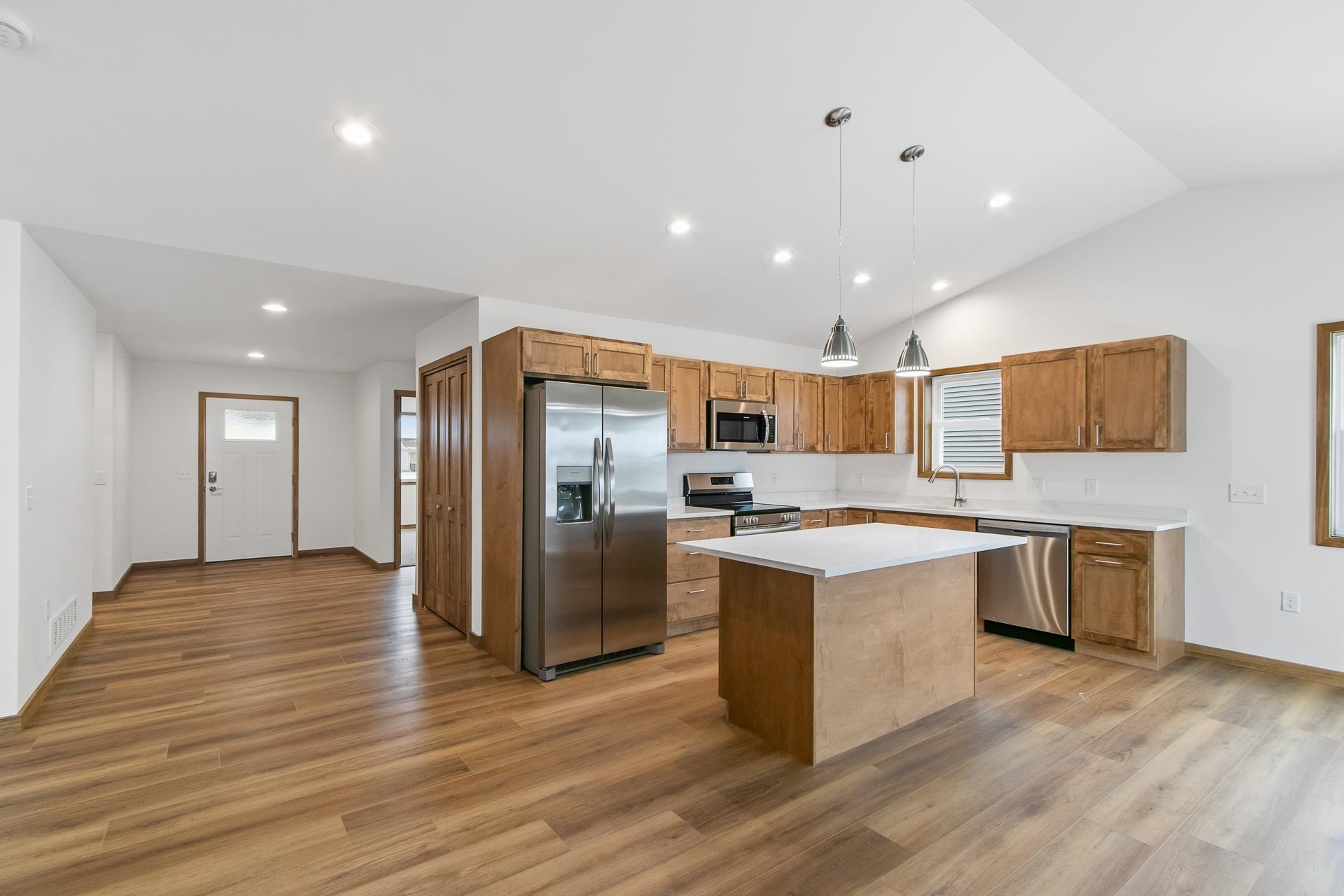 624 Roosevelt Street Baraboo, WI 53913 - Photo 3 of 22