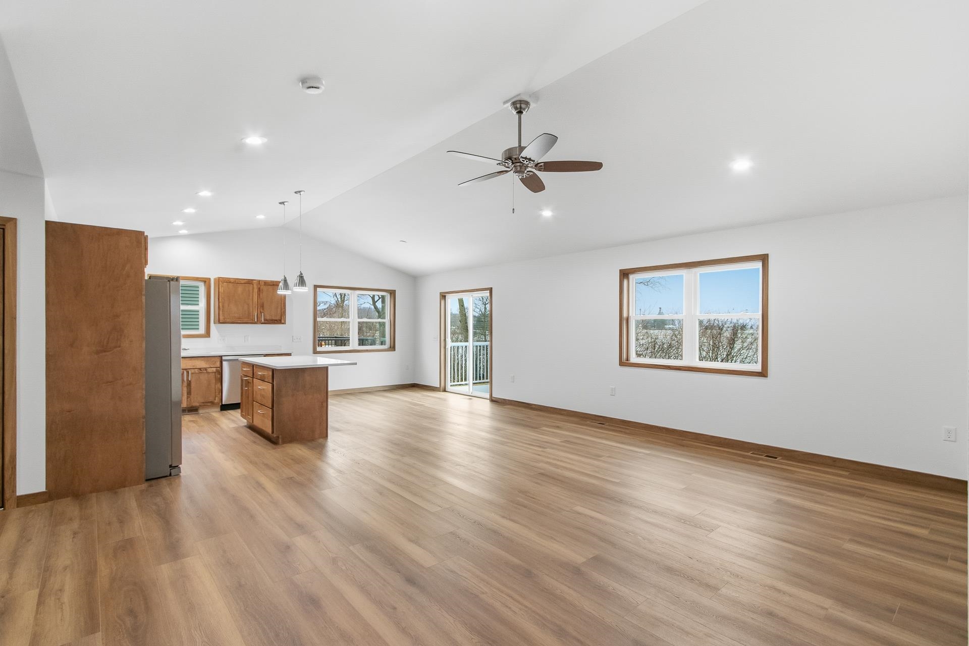 624 Roosevelt Street Baraboo, WI 53913 - Photo 4 of 22