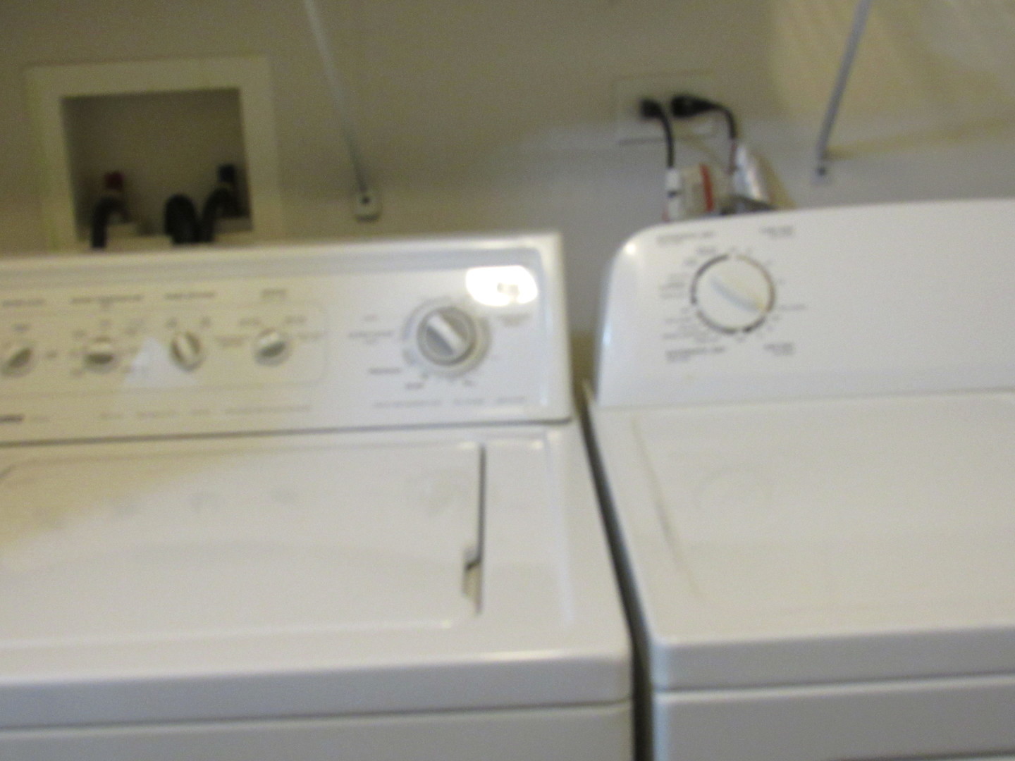 1202 North Red Oak Circle, Unit 2 Round Lake Beach, IL 60073 - Photo 13 of 18 a bathroom with a tub