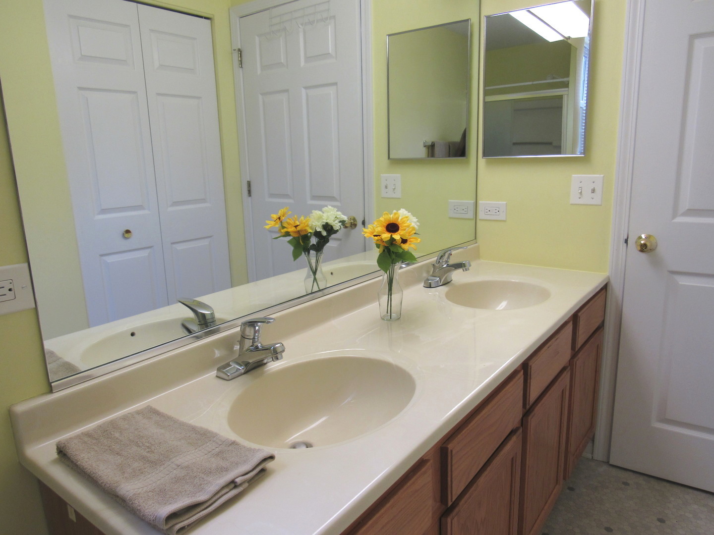 1202 North Red Oak Circle, Unit 2 Round Lake Beach, IL 60073 - Photo 16 of 18 a bathroom with a sink and a mirror