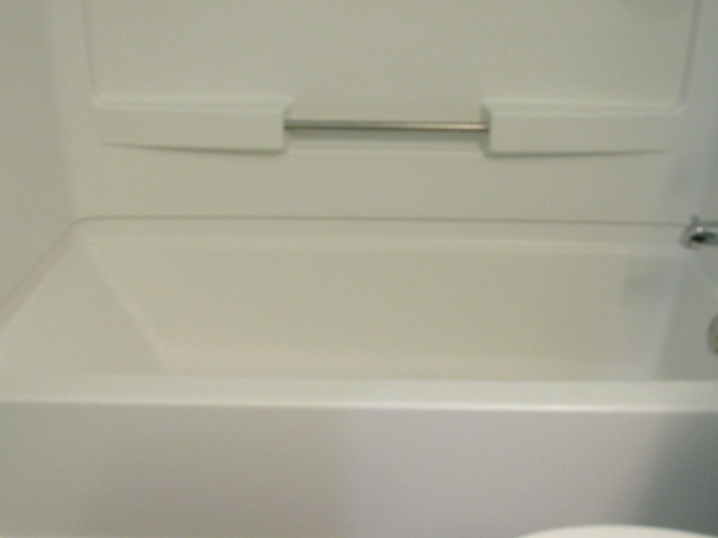 1202 North Red Oak Circle, Unit 2 Round Lake Beach, IL 60073 - Photo 10 of 18 a bathroom with a bathtub