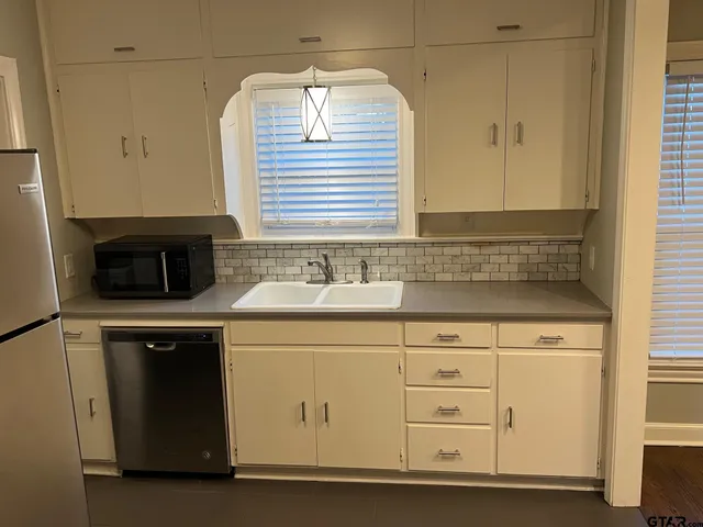 $1,950 | 514 East Charnwood Street, Tyler, TX 75701