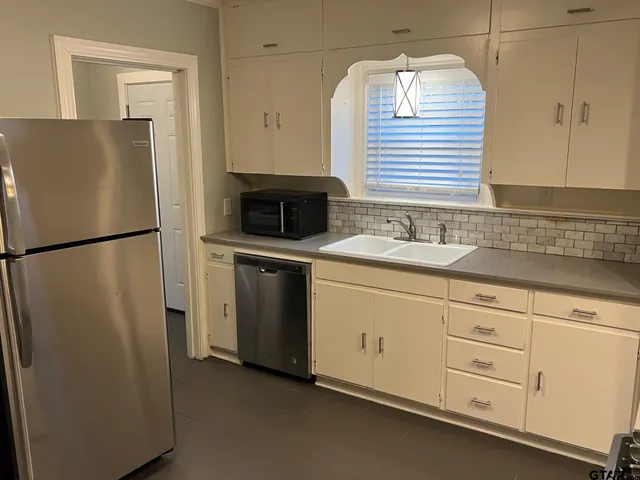 $1,950 | 514 East Charnwood Street, Tyler, TX 75701