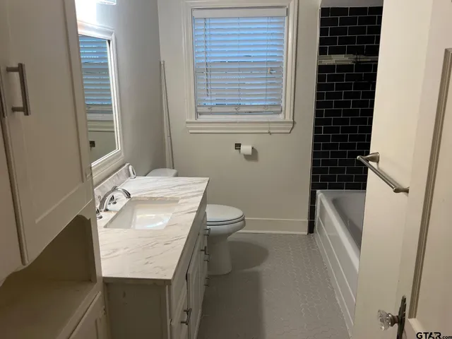 $1,950 | 514 East Charnwood Street, Tyler, TX 75701