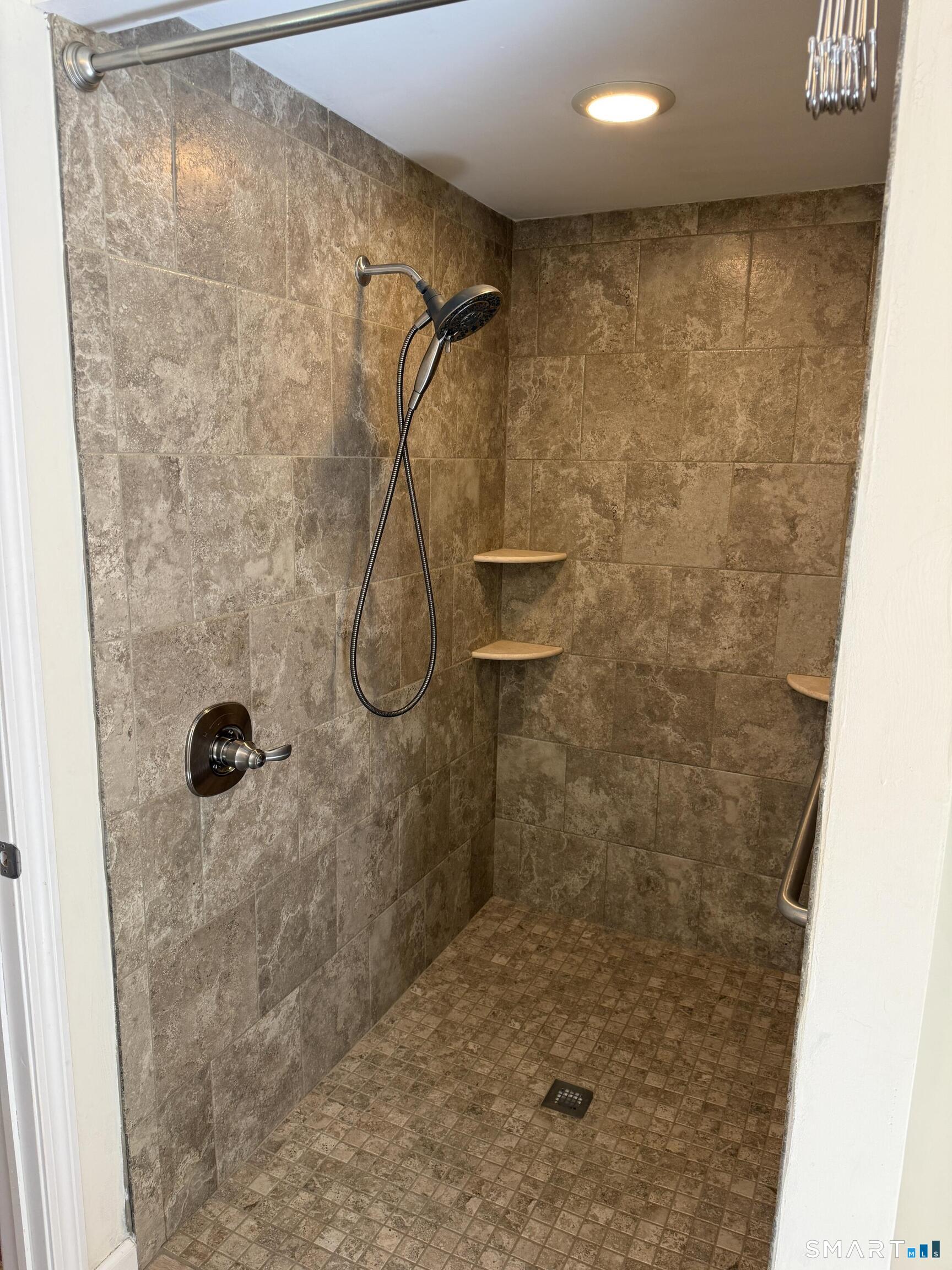 34 Wakeley Road Newington, CT 06111 - Photo 17 of 36