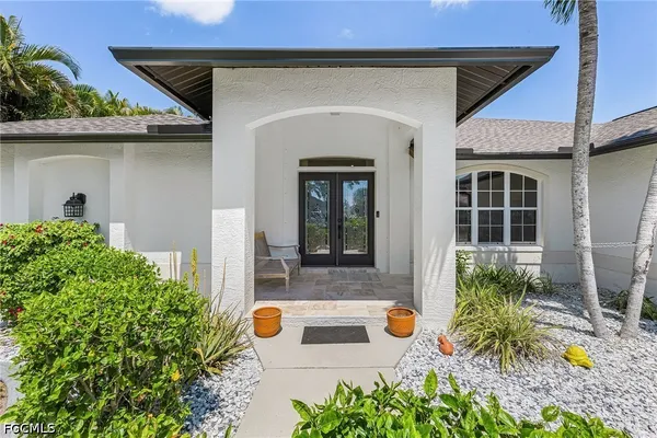 $869,000 | 2207 Southwest 52nd Street, Cape Coral, FL 33914