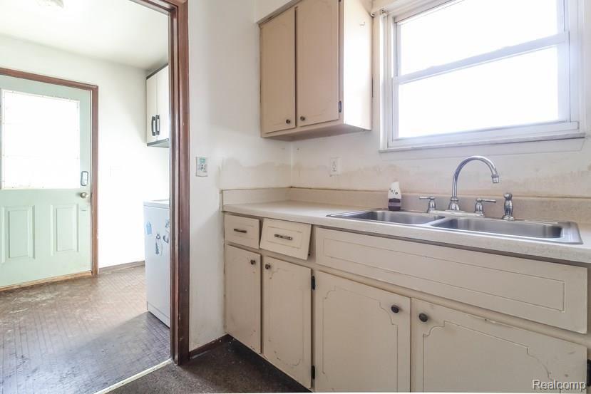 3190 Eastern Avenue Rochester, MI 48307 - Photo 15 of 25 018-5364314-small.jpg