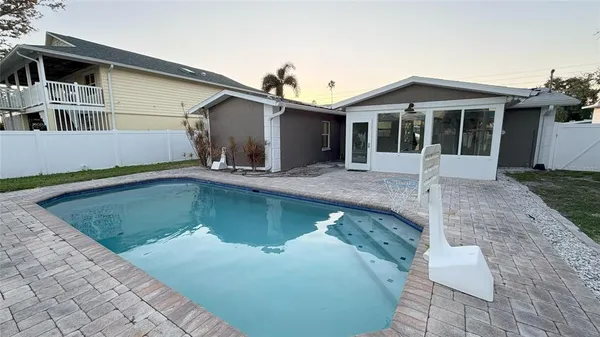 $2,950 | 3727 Overlook Drive Northeast, St. Petersburg, FL 33703
