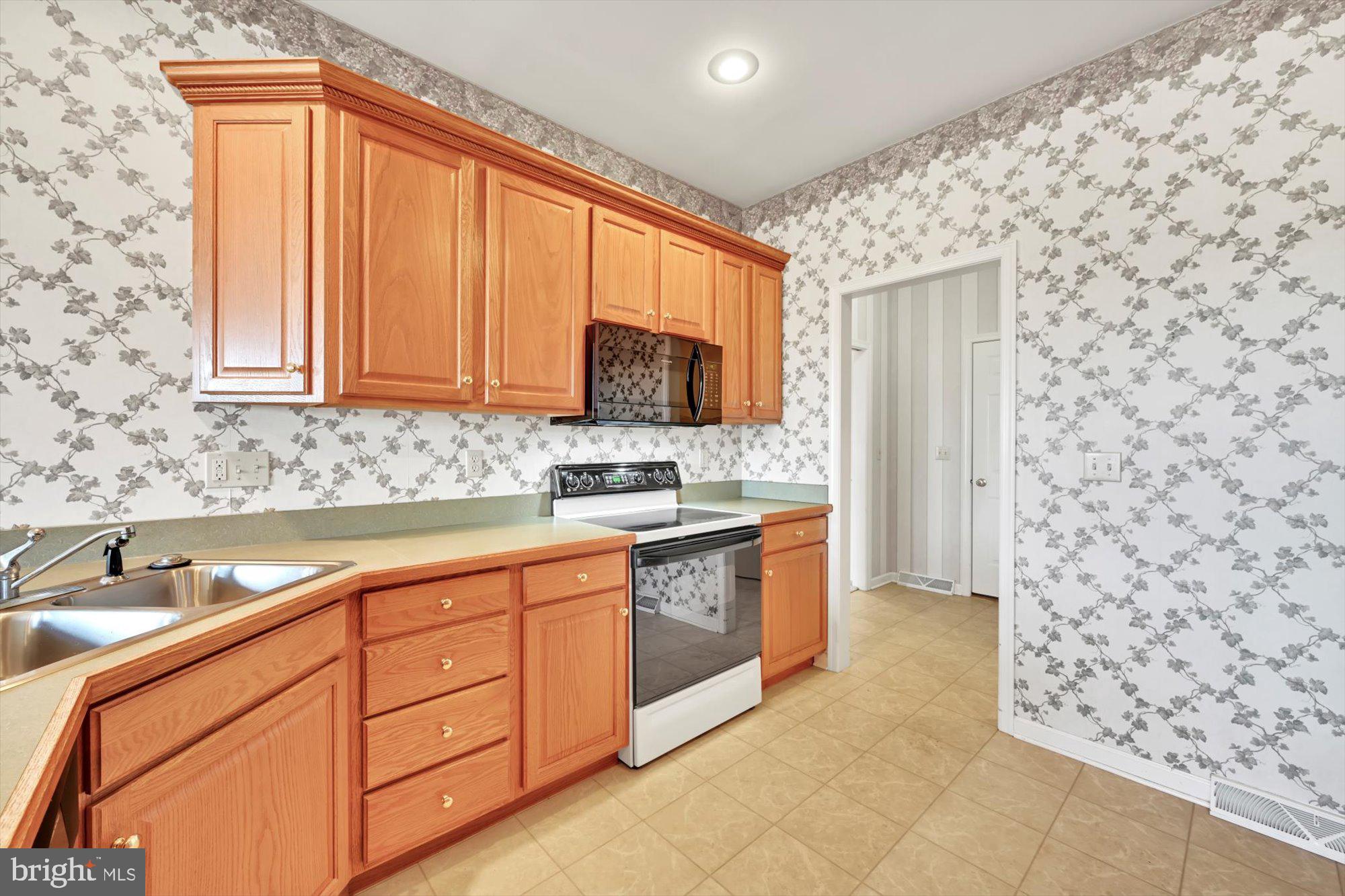 316 Stone Creek Road Lancaster, PA 17603 - Photo 5 of 28 Kitchen