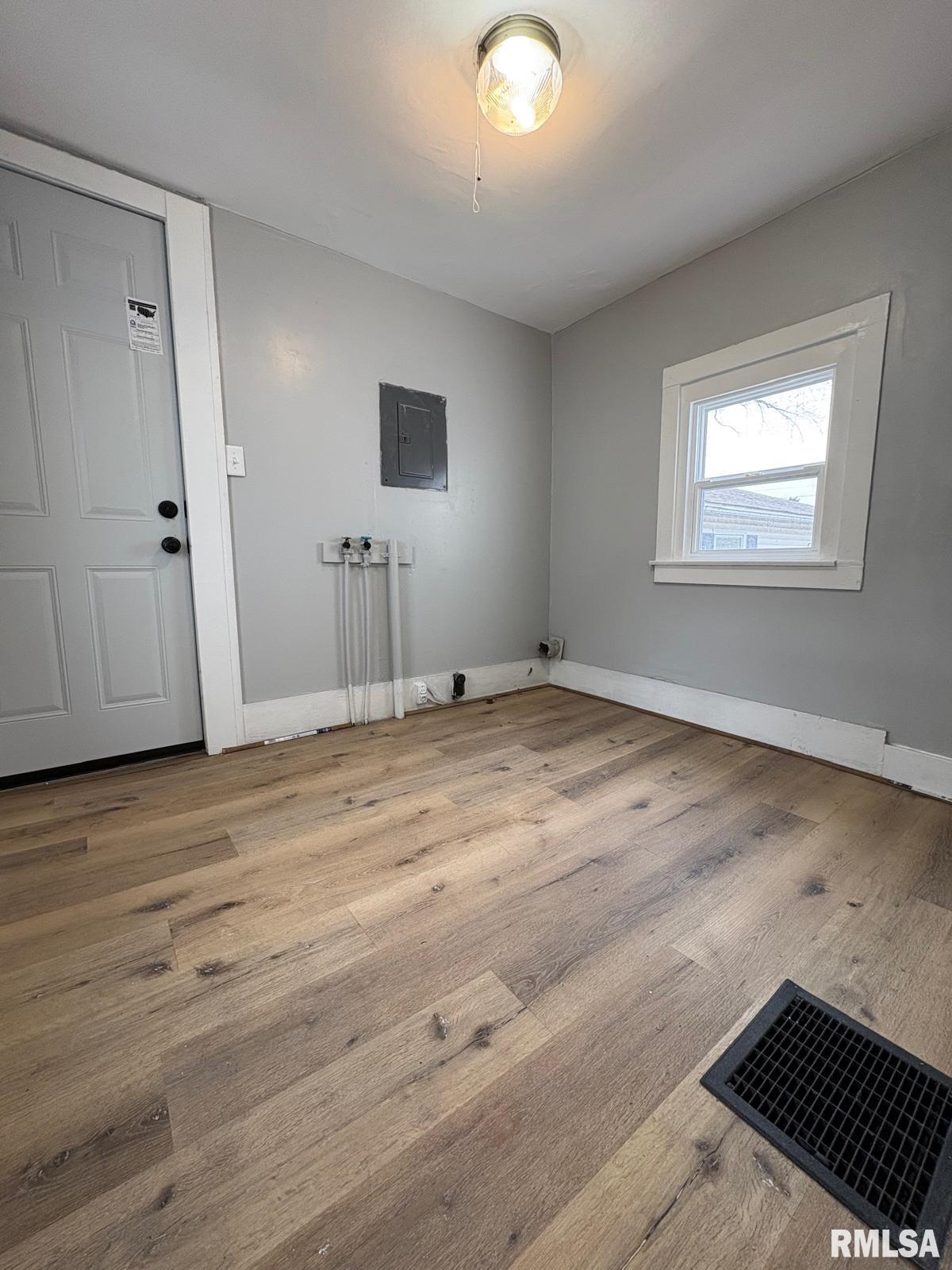 1045 Osburn Avenue Springfield, IL 62702 - Photo 12 of 31