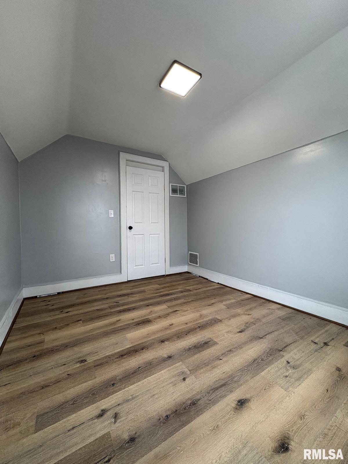 1045 Osburn Avenue Springfield, IL 62702 - Photo 18 of 31