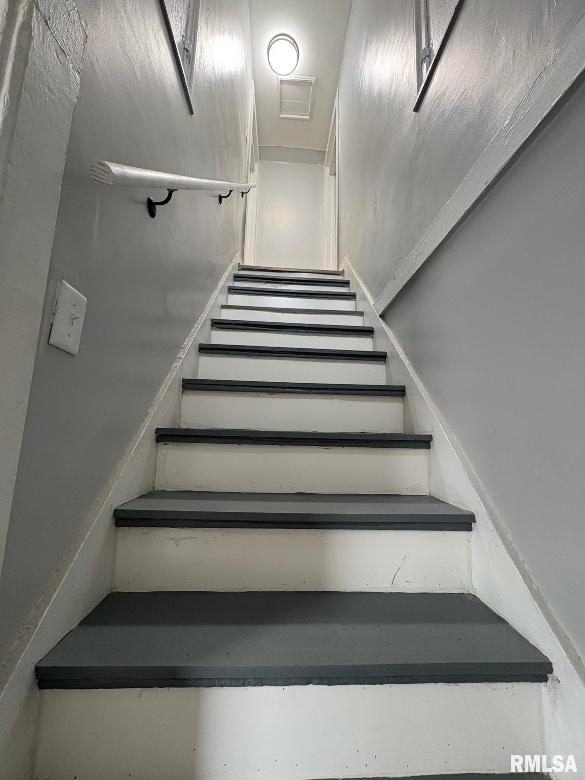 1045 Osburn Avenue Springfield, IL 62702 - Photo 21 of 31